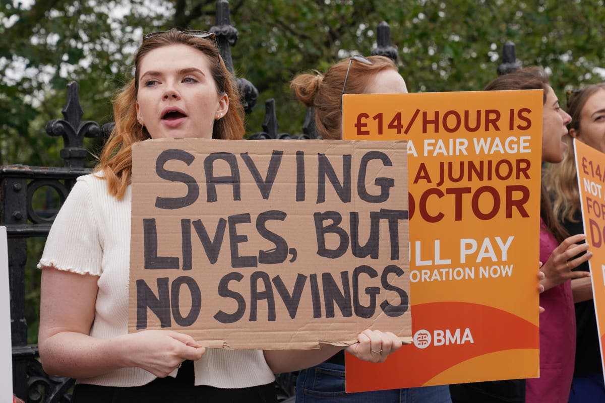 BMA: Doctors&rsquo; 6% pay offer &lsquo;missed opportunity&rsquo; to end strikes