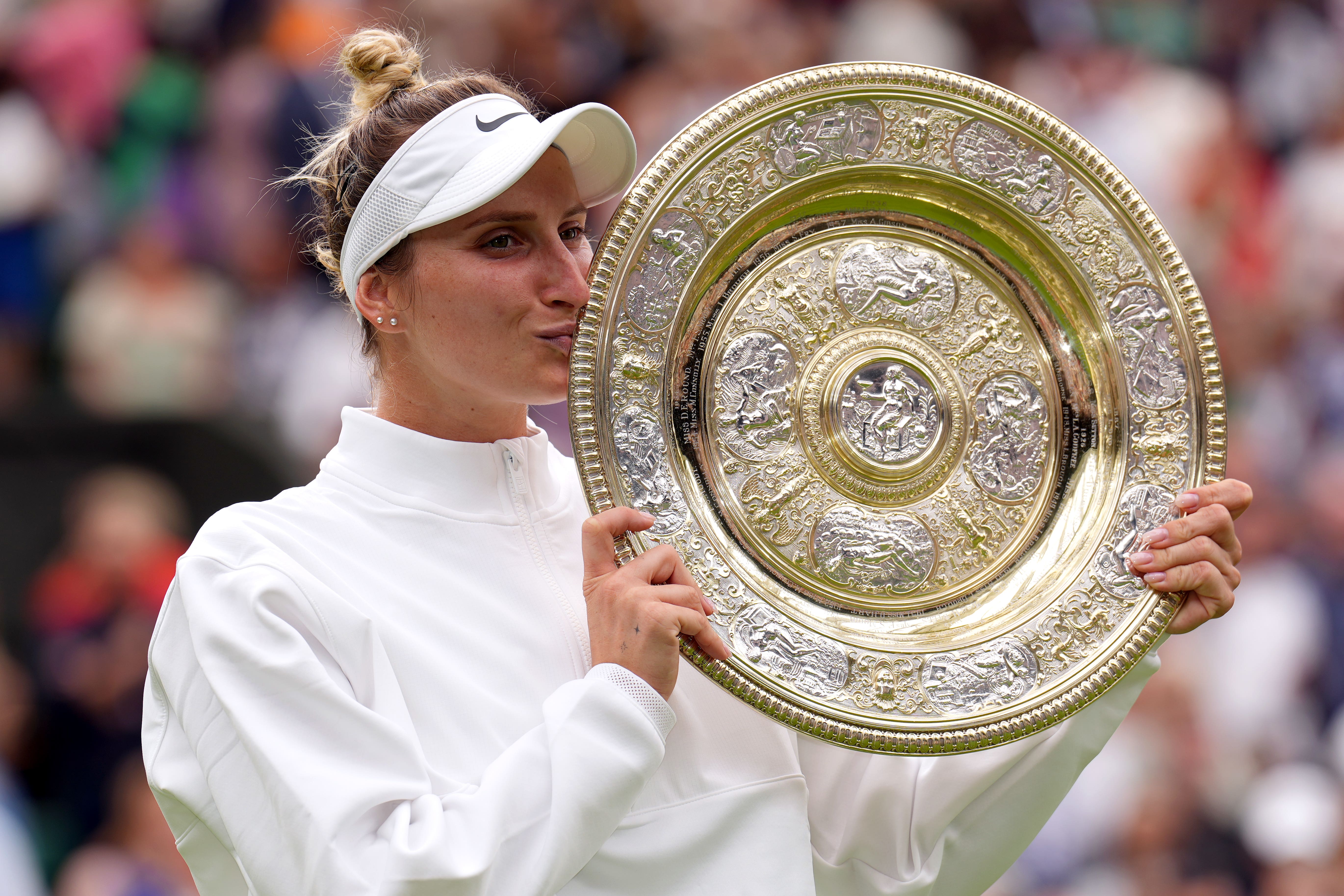 Marketa Vondrousova wins Wimbledon women's final for 1st Grand Slam title