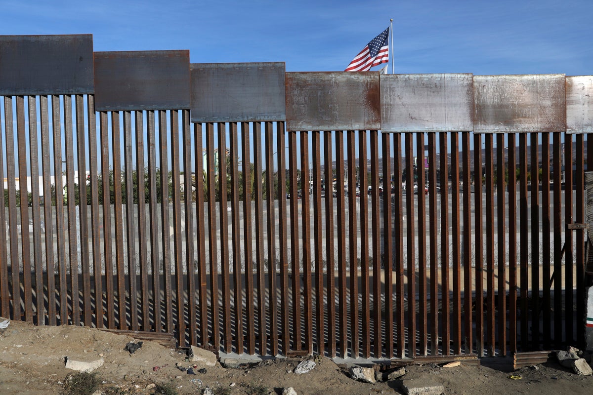 Texas troopers allegedly told to push migrant children into the Rio ...