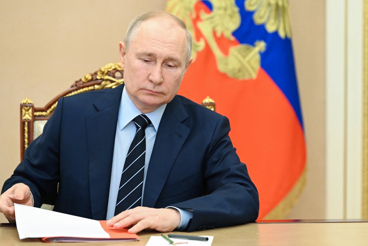 Russia-Ukraine news – live: Putin ‘paralysed and unable to act’ as Wagner coup unfolded