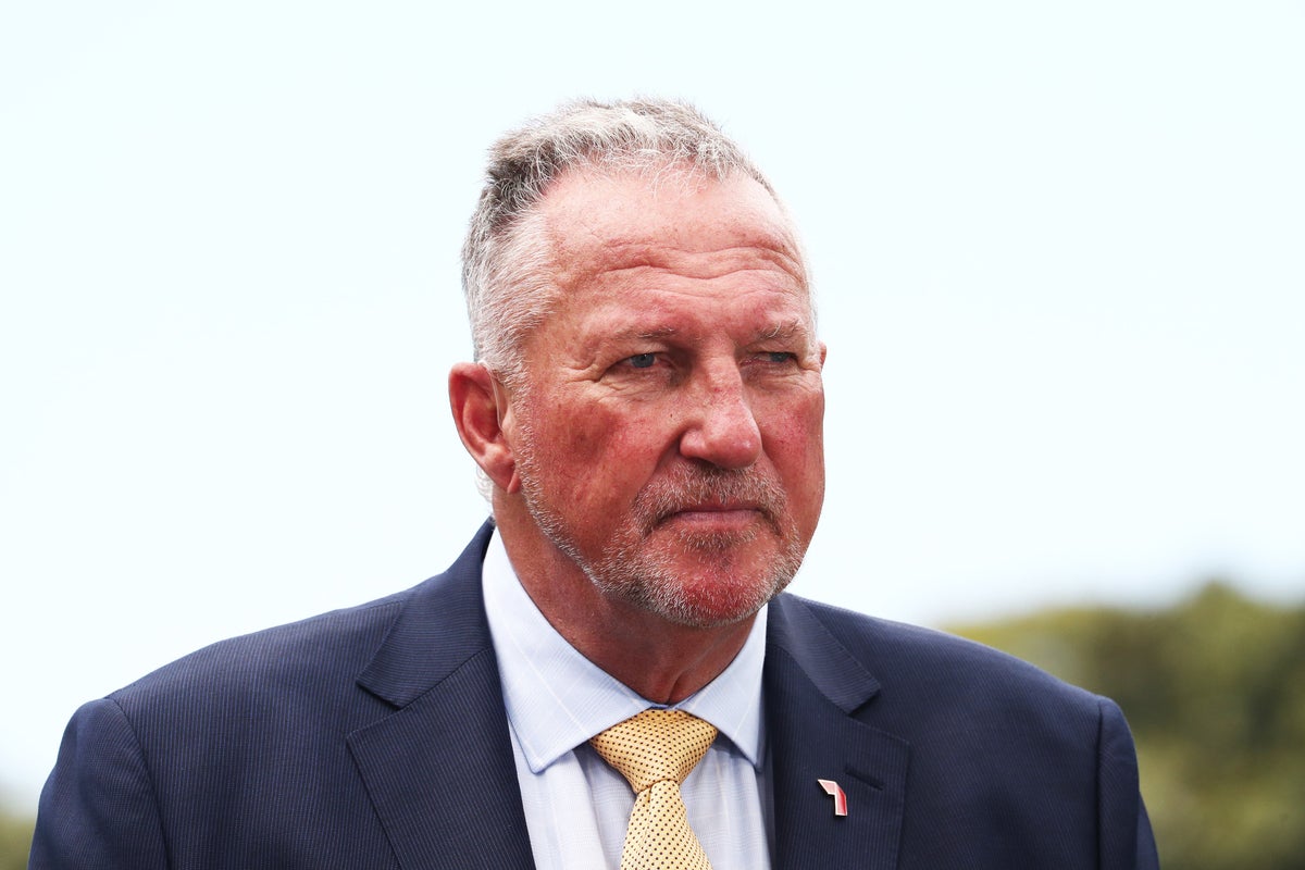 Ex-cricket star Ian Botham auctions off mementoes from 1981 Ashes win
