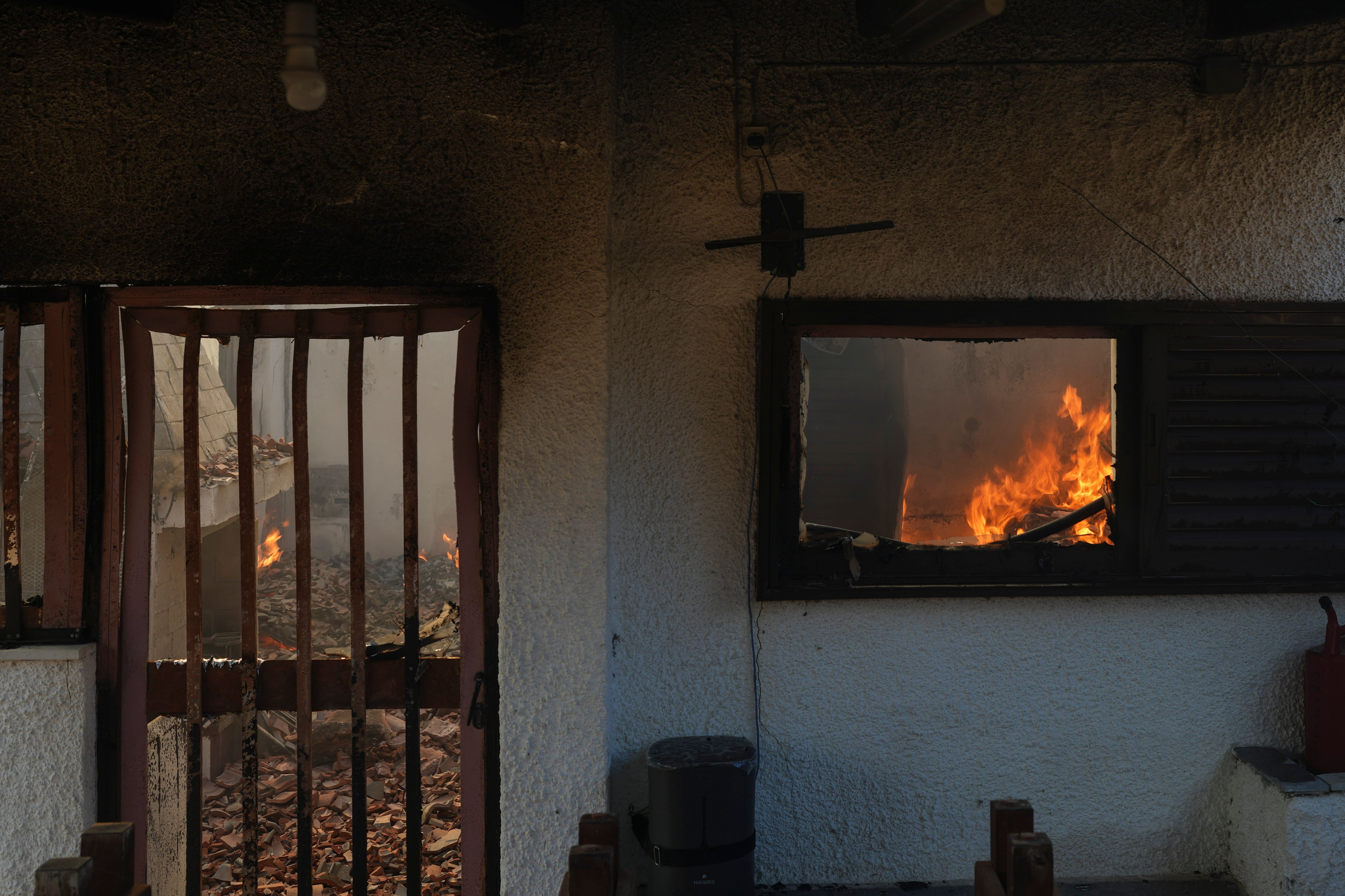 A house was left burning near the town of Loutraki