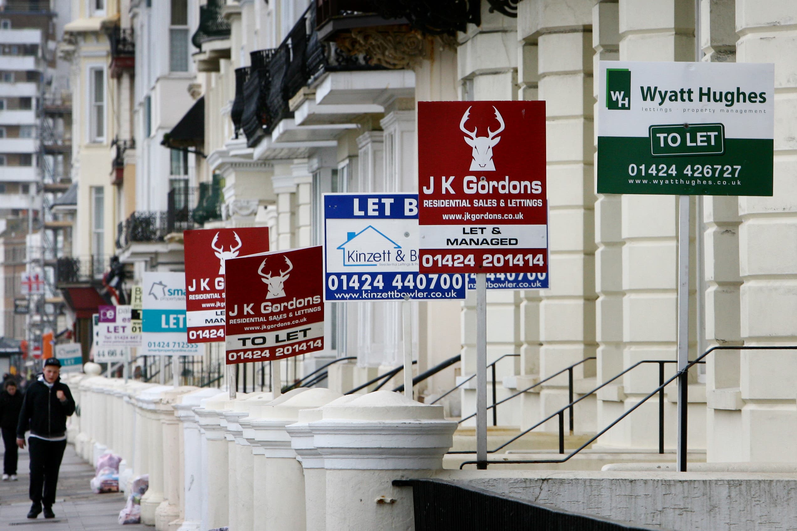 In June this year, there were 19% fewer properties typically available to rent per member branch than in June 2022, Propertymark, which represents estate and letting agents, said (Gareth Fuller/PA)