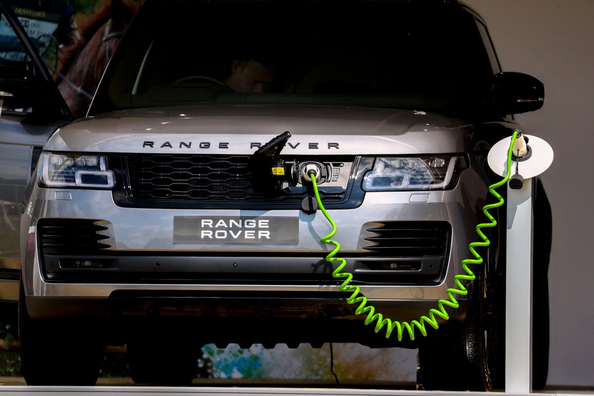 Jaguar Land Rover to build electric battery ‘giga-factory’ in UK