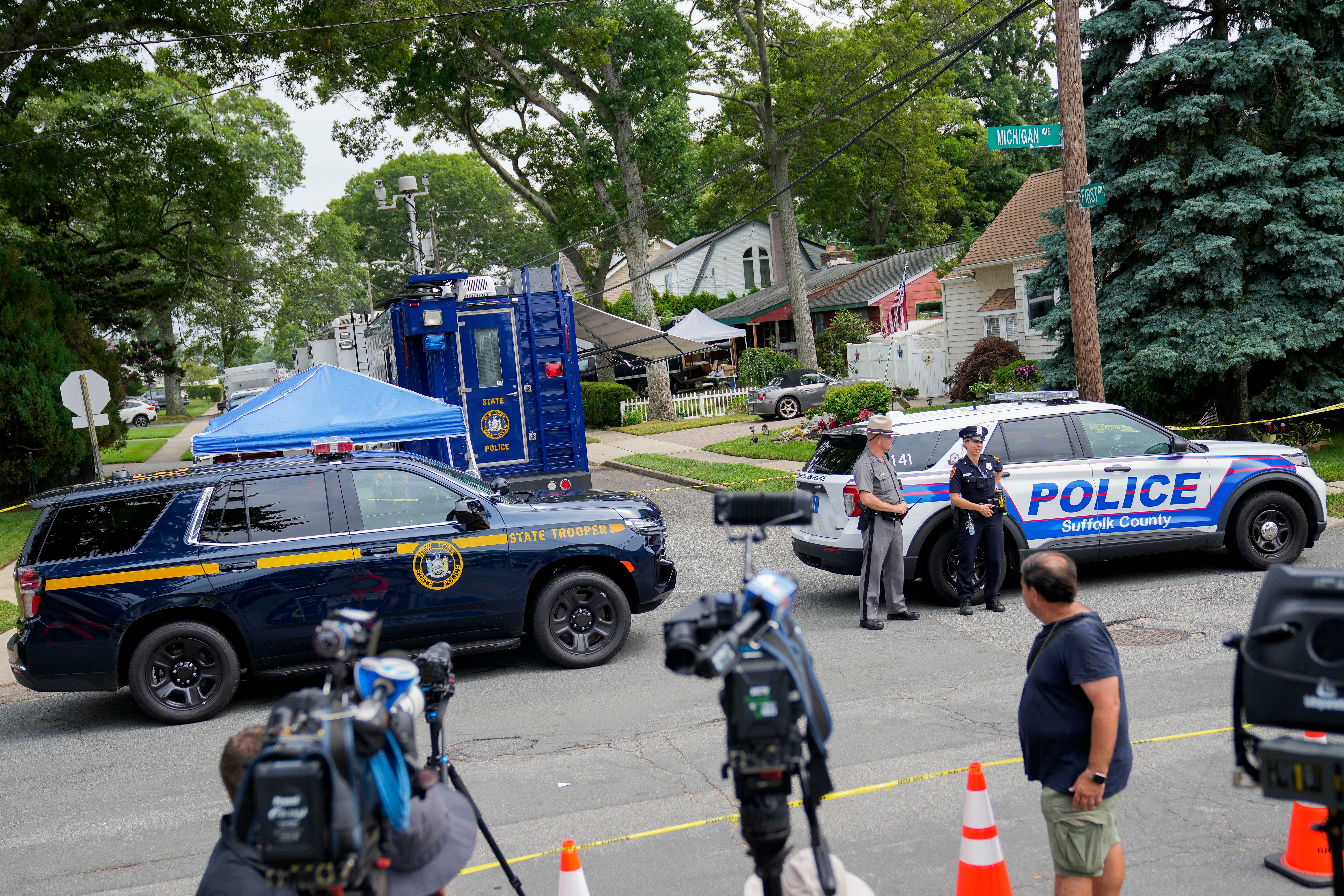 Neighbour claims Gilgo Beach suspect dug in his garden late at night as police believe victims killed at house - Vimarsana News
