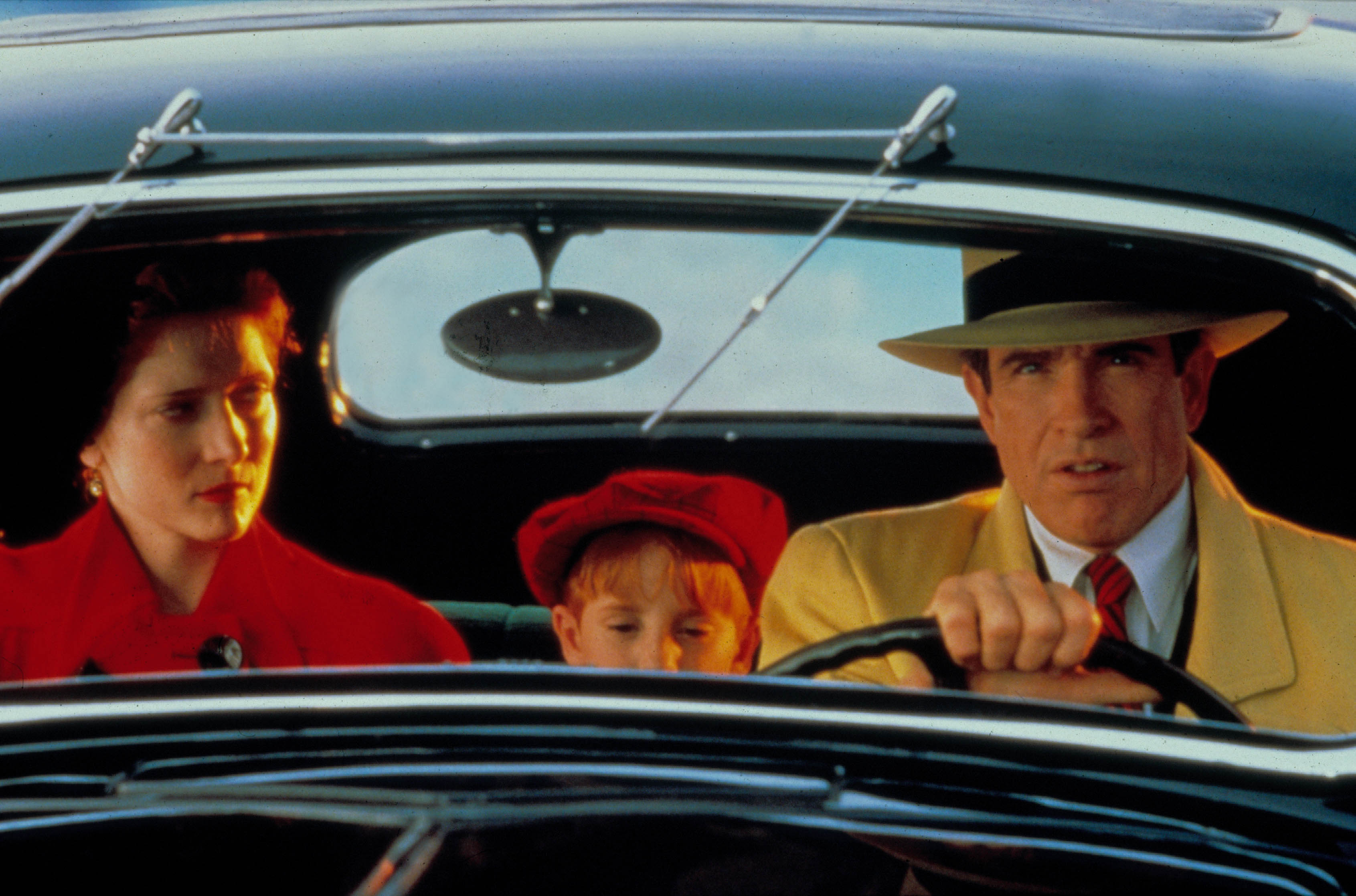 Warren Beatty, Glenne Headly, and Charlie Korsmo in ‘Dick Tracy’