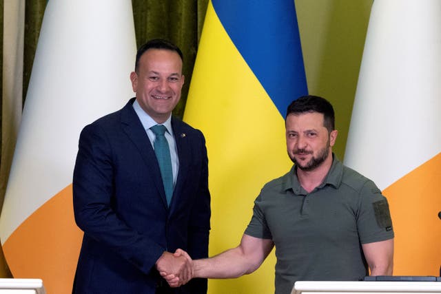 Taoiseach Leo Varadkar shakes hands with Ukraine’s President Volodymyr Zelensky (Clodagh Kilcoyne/PA)