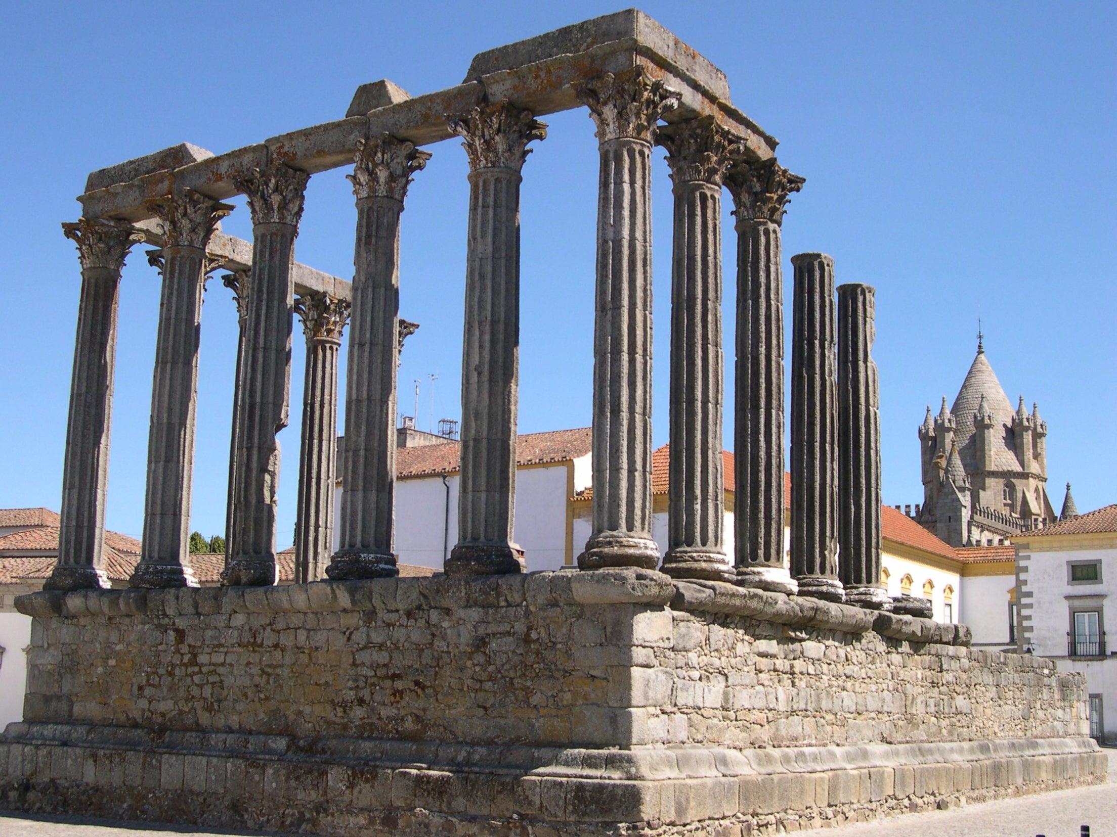 The Roman Temple of Diana is found in Evora