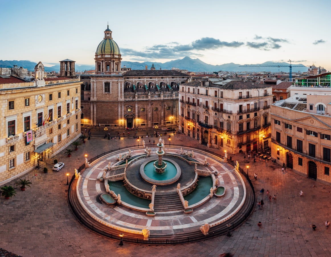 A view over the Pretoria Fountain in Palermo