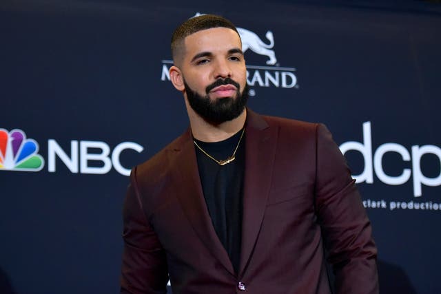 <p>Drake shows off collection of bras he’s accumulated during tour</p>