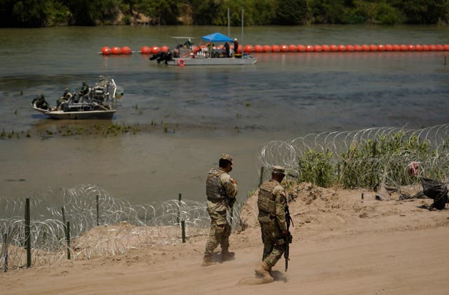 <p>DoJ says Texas border barrier breaks federal law </p>