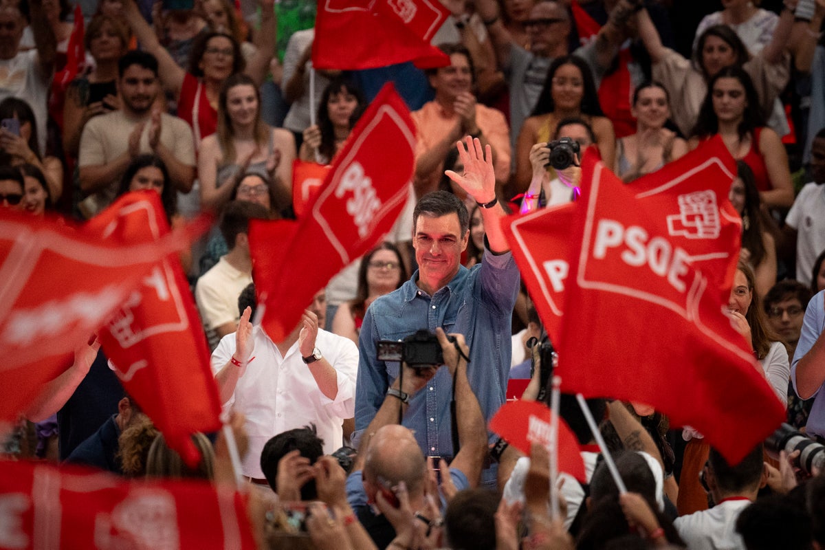 Spaniards vote in an election that could oust a leftist coalition and herald a return to the right