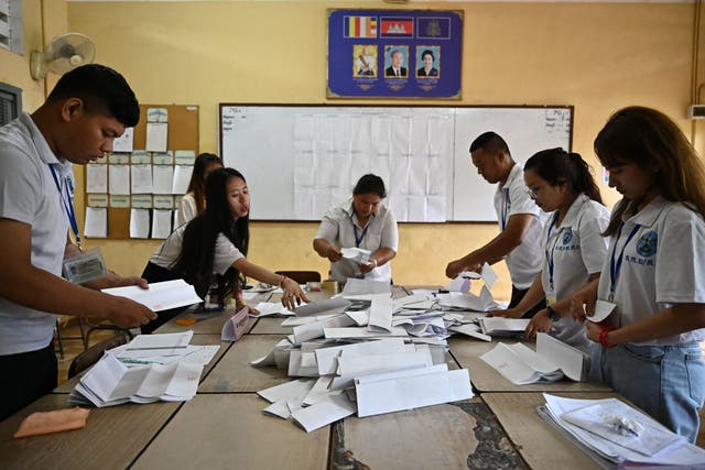 <p>Election officials count ballots at a polling station in Phnom Penh on 23 July, 2023 during the general elections</p>