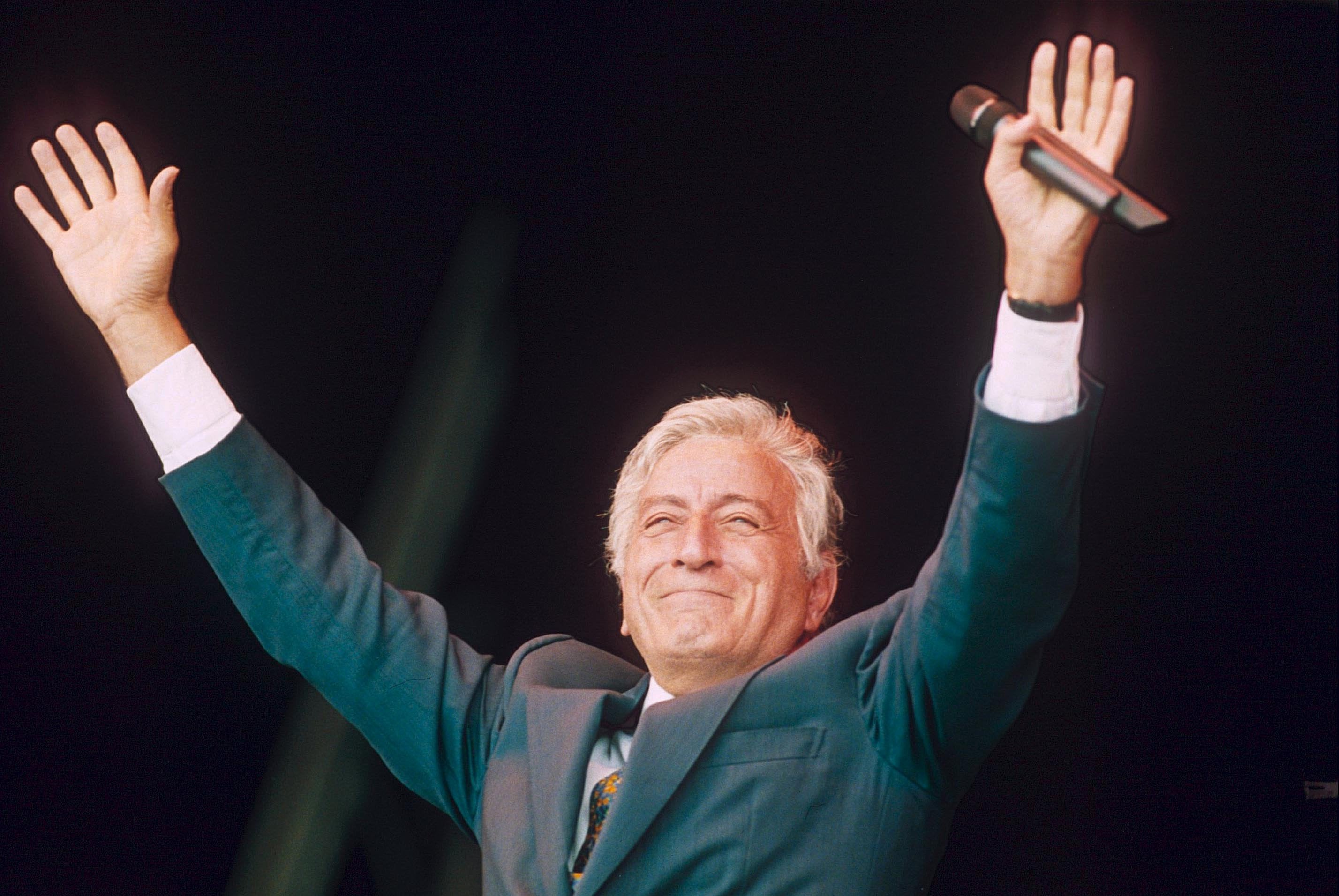 Giving love to the crowd at Glastonbury in 1998