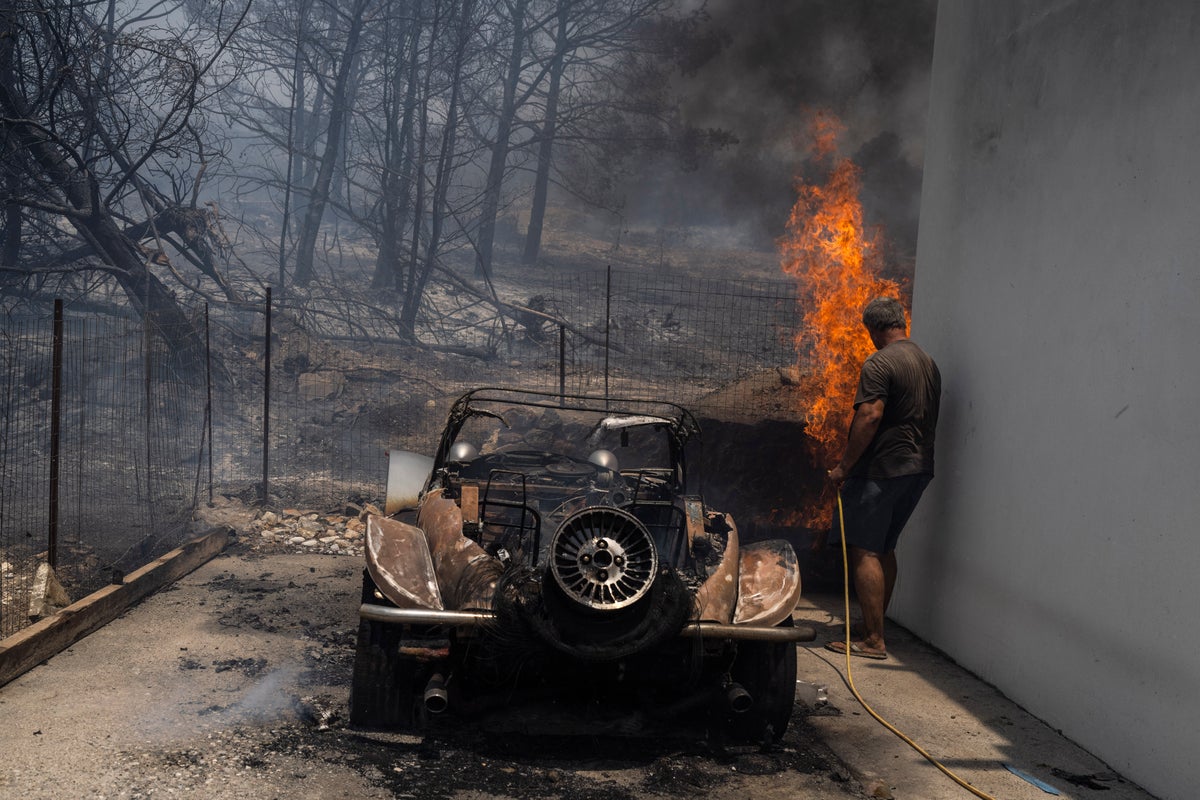 How long will the wildfires last in Greece?