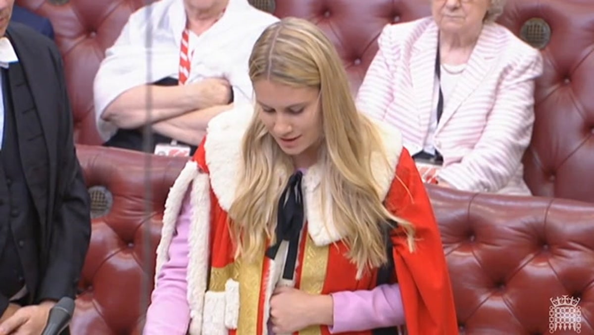 Дивіться: Шарлотта Оуен стає наймолодшою ​​прижиттєвою перою в Палаті лордів, яка творить історію Великобританії