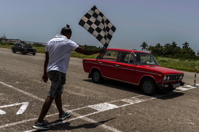 CUBA-CARROS CARRERAS