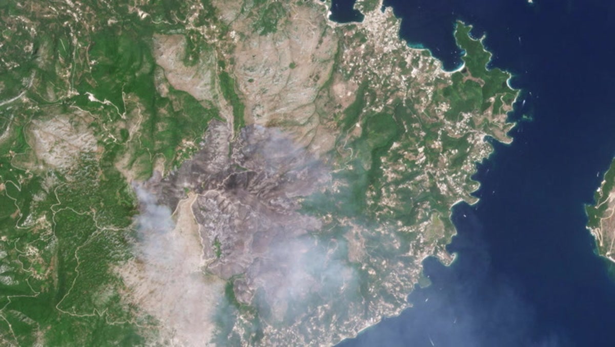 Satellite images show how wildfires spread to engulf large parts of Greek islands