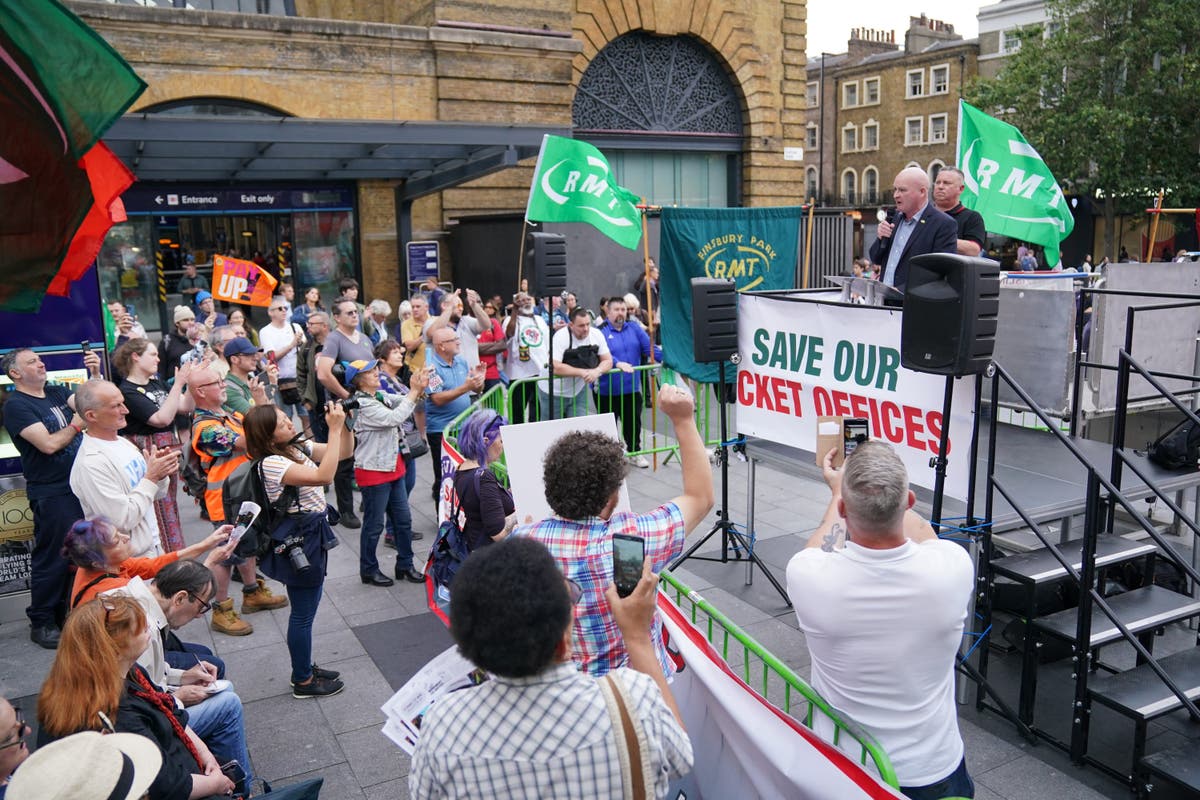 Ticket office closures consultation extended by five weeks after public backlash