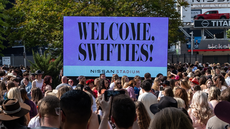 Moment Taylor Swift fans cause ‘earthquake’ at Seattle concert