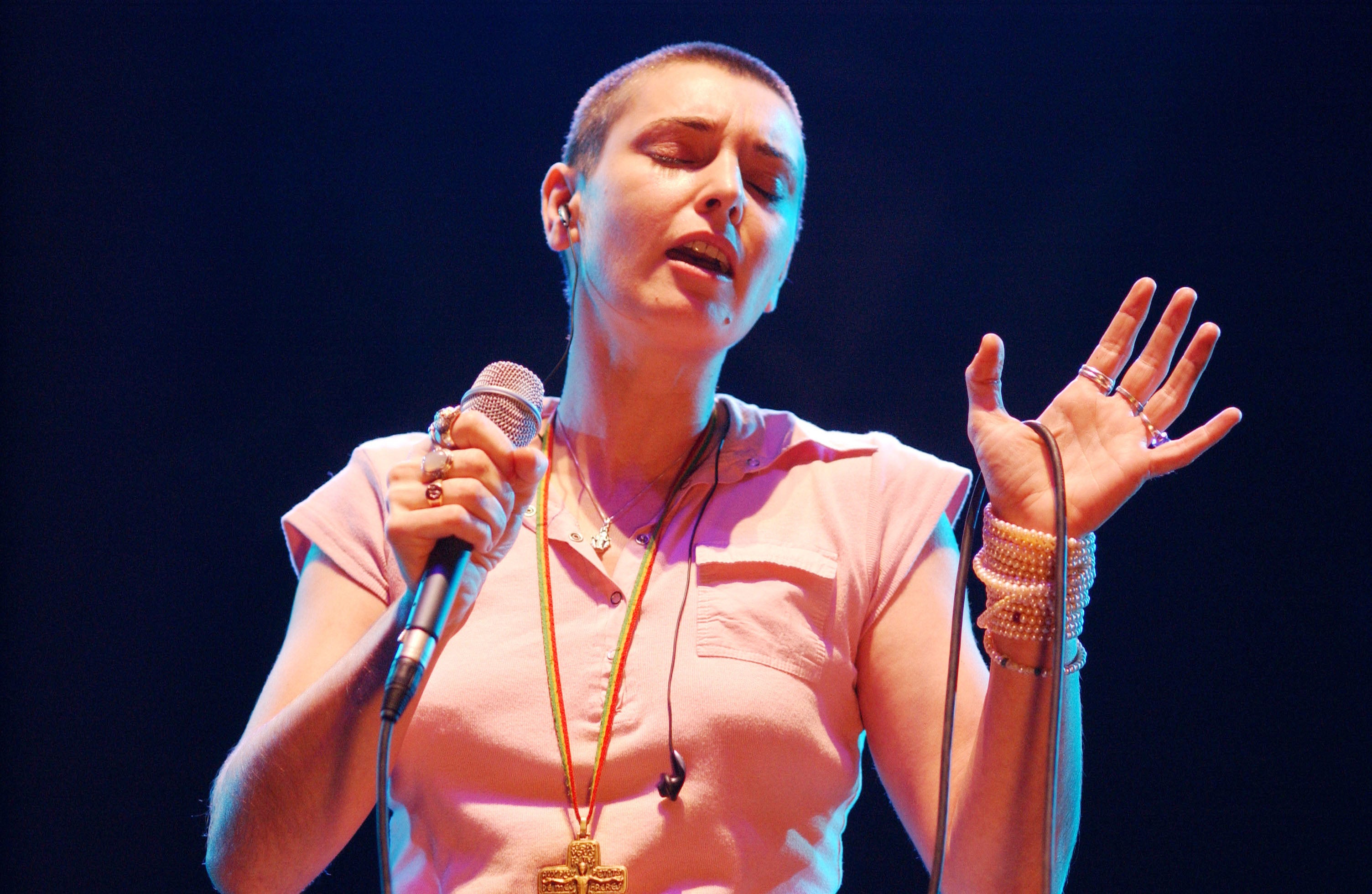 Sinead O’Connor sings in concert in 2003