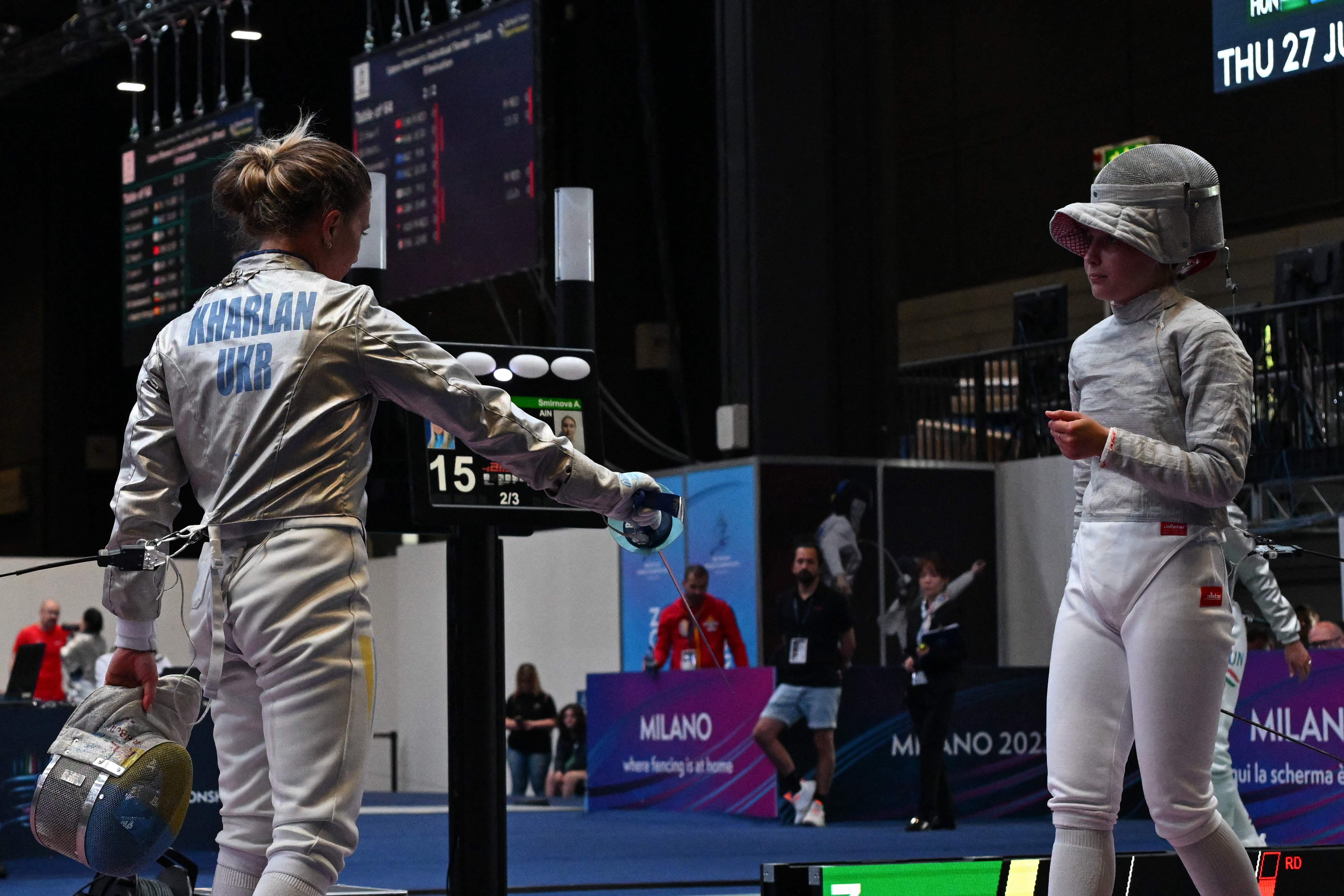 Olga Kharlan offered her sabre to Anna Smirnova to touch blades but refused to shake hands