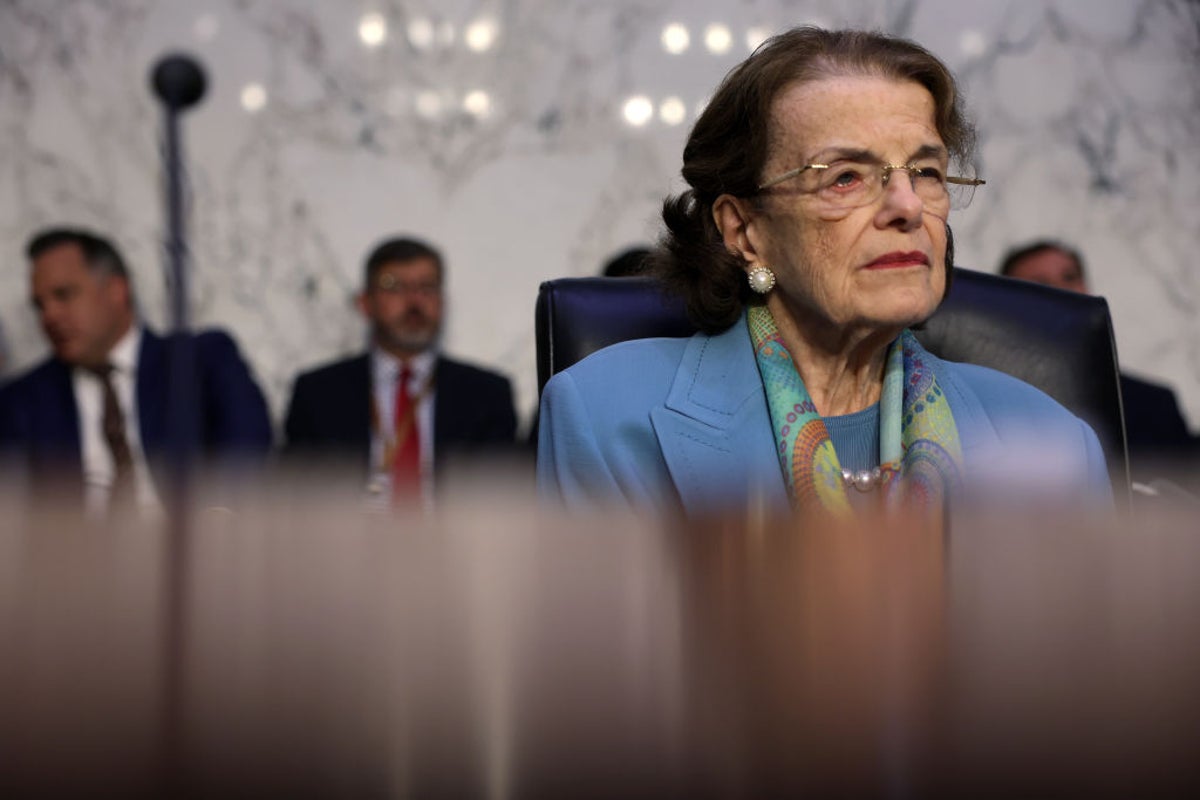 Sen Dianne Feinstein appears confused and is instructed to vote ‘aye’ by fellow senator at meeting