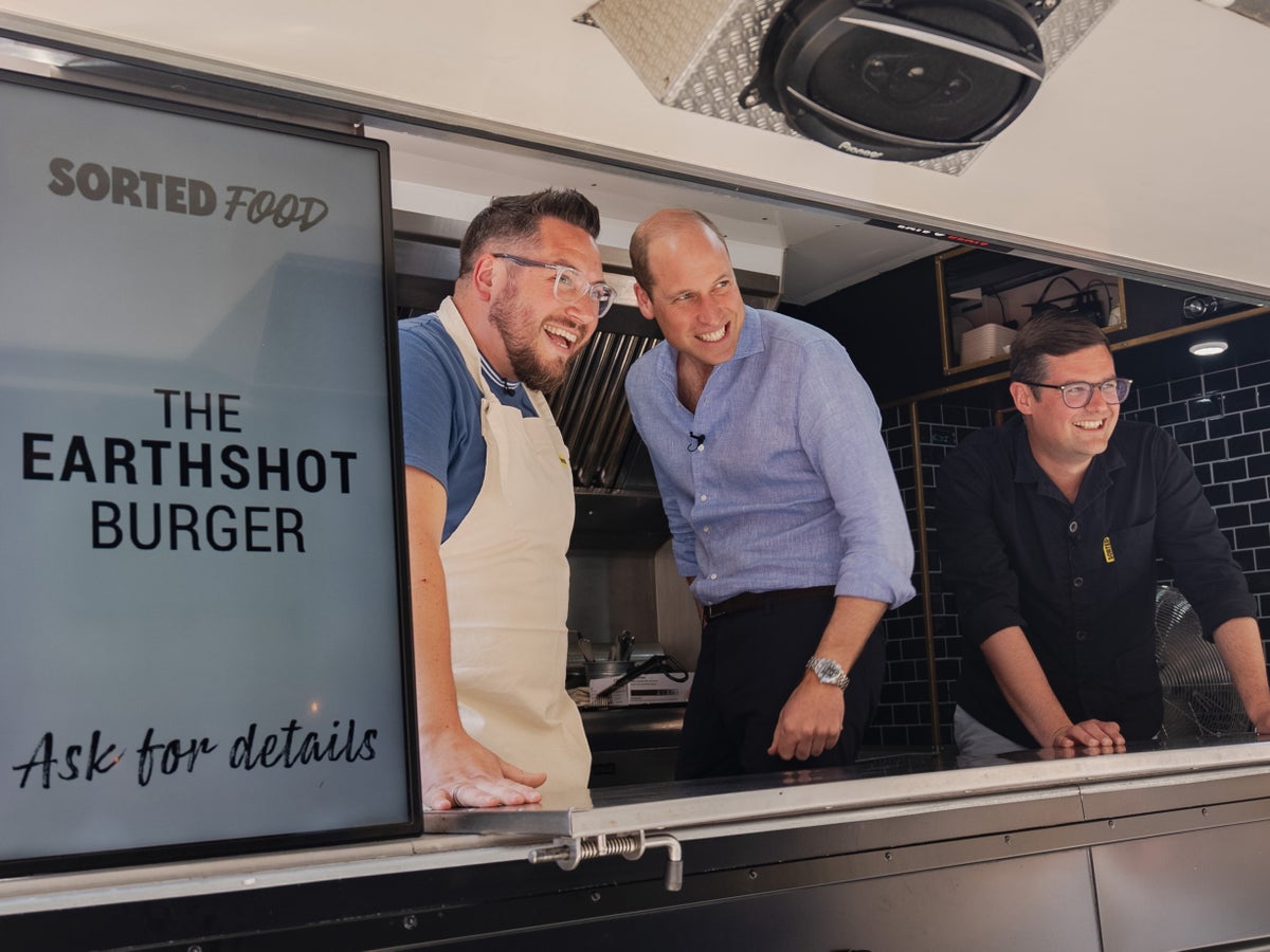 Prince William serves up vegetarian ‘Earthshot burgers’ to shocked diners