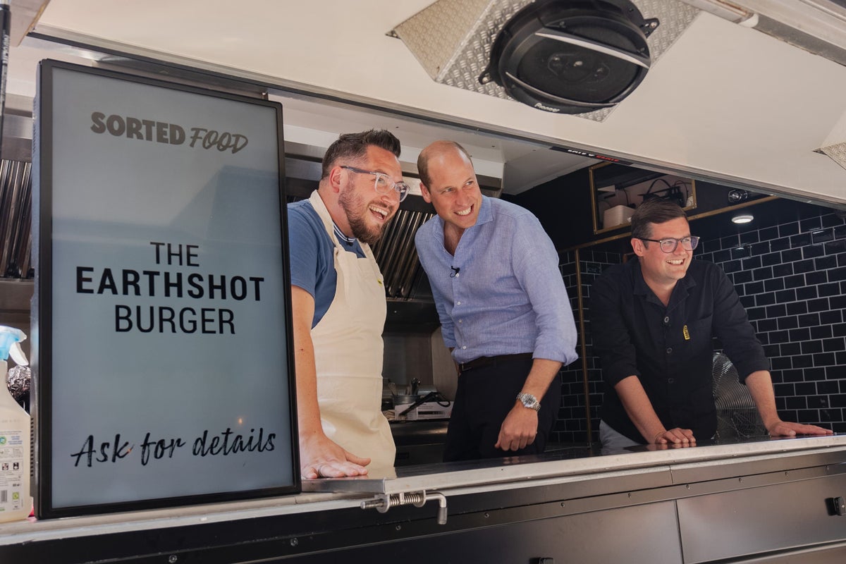 William hands out ‘Earthshot burgers’ and leaves diners speechless