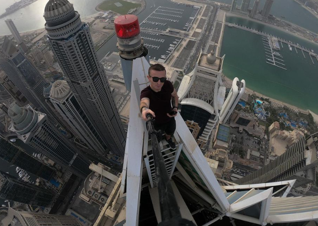 Stuntman known for climbing skyscrapers falls to his death from 68th ...