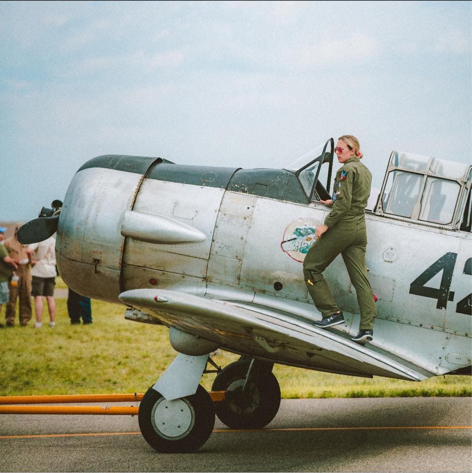 Former NFL star's daughter among four people killed two separate aircraft crashes during Wisconsin air show - Vimarsana News
