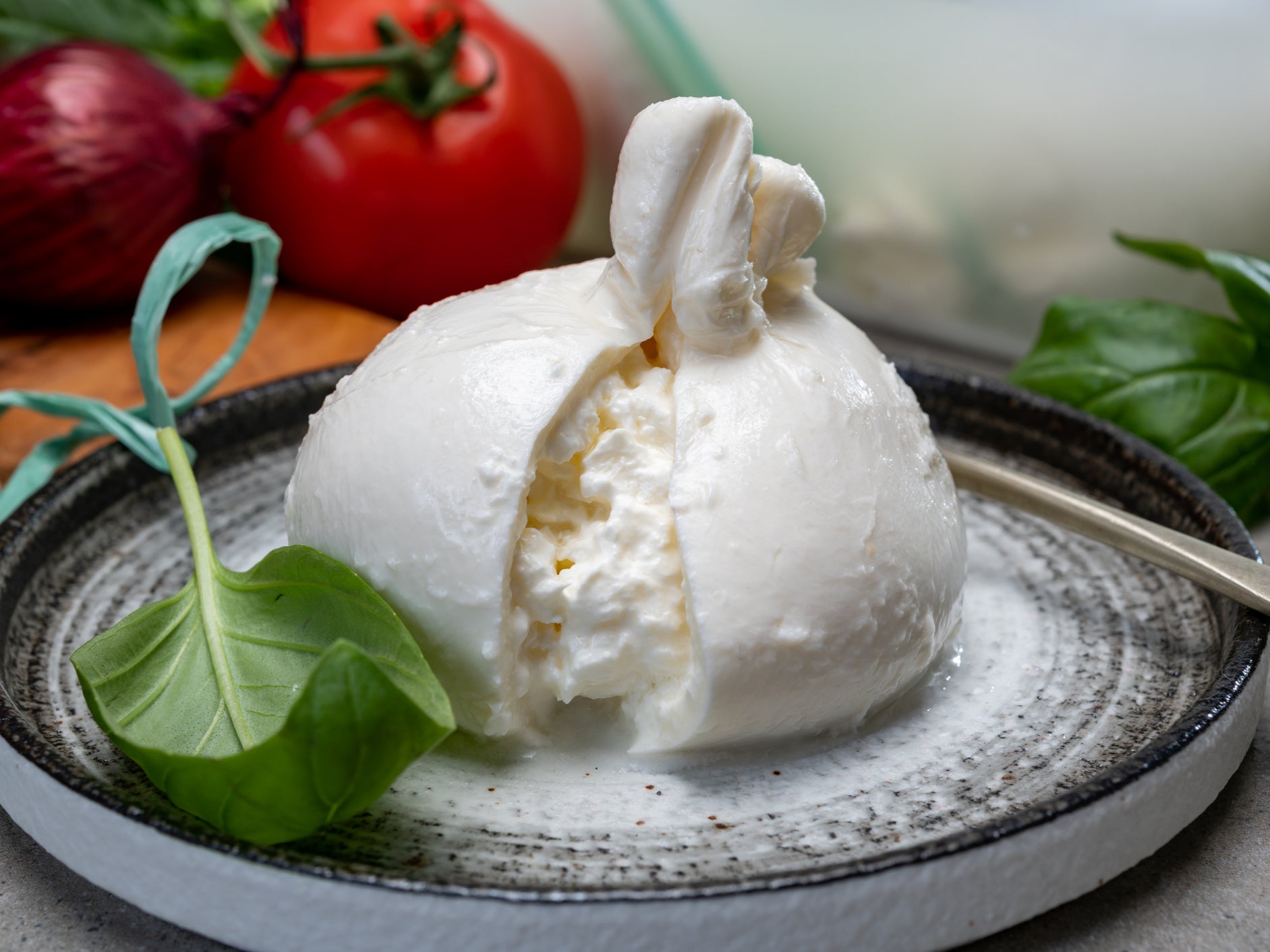 People are surprisingly divided over burrata as debate oozes online ...