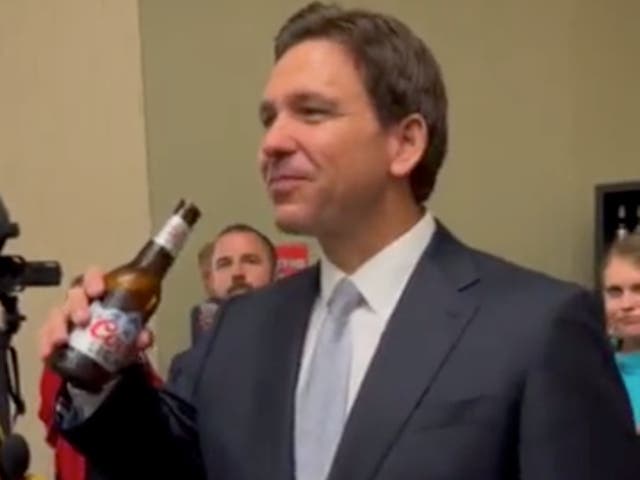<p>Florida Governor and 2024 Republican presidential candidate Ron DeSantis drinks a beer at a low-turnout event in New Hampshire</p>