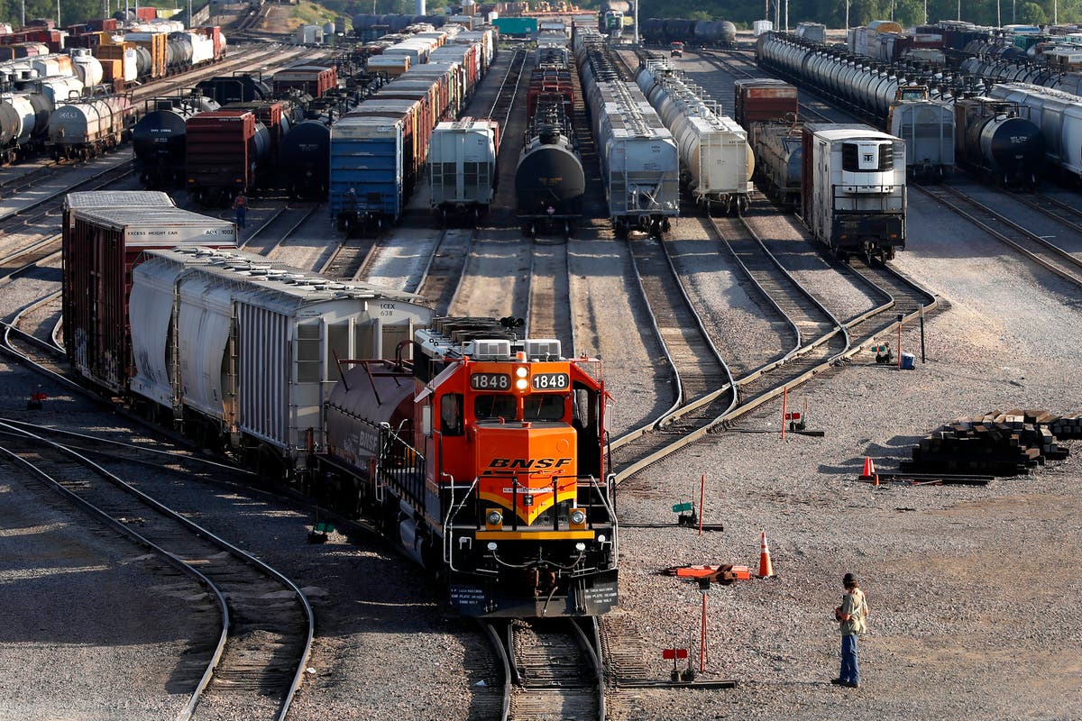 BNSF train engineers offered paid sick time and better schedules in new deal