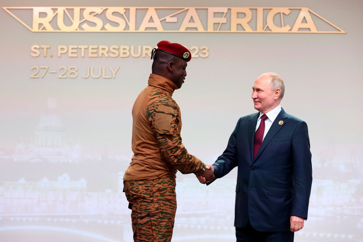 https://static.independent.co.uk/2023/08/02/05/Niger_Coup_Defenders_35795.jpg?width=1200&height=800&crop=1200:800
