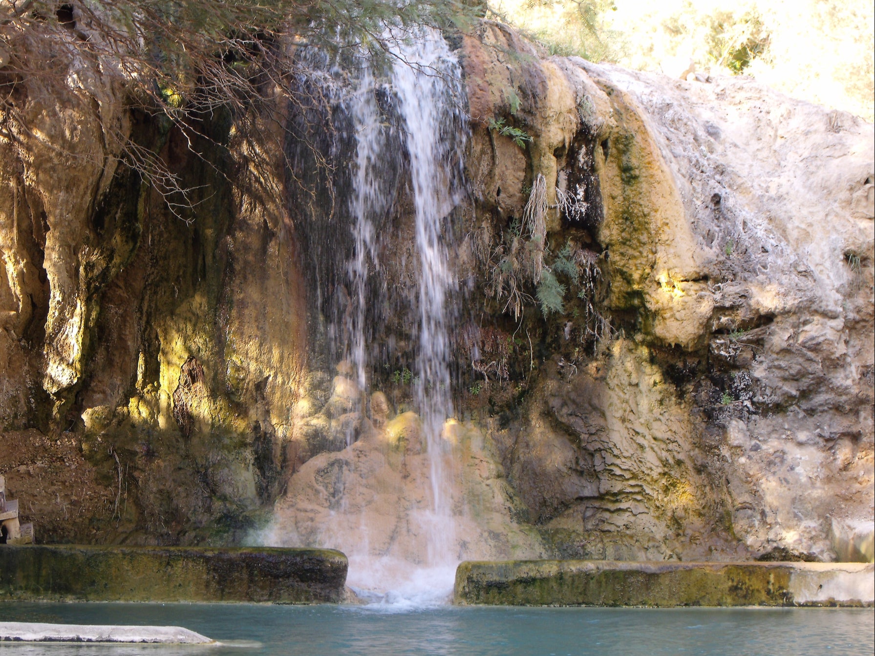 These natural springs and waterfalls can reach 60C