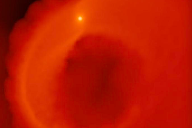 <p>A hot jupiter planet is pushed to its star too close and starts to evaporate, shedding its outer layers into the surrounding disc</p>