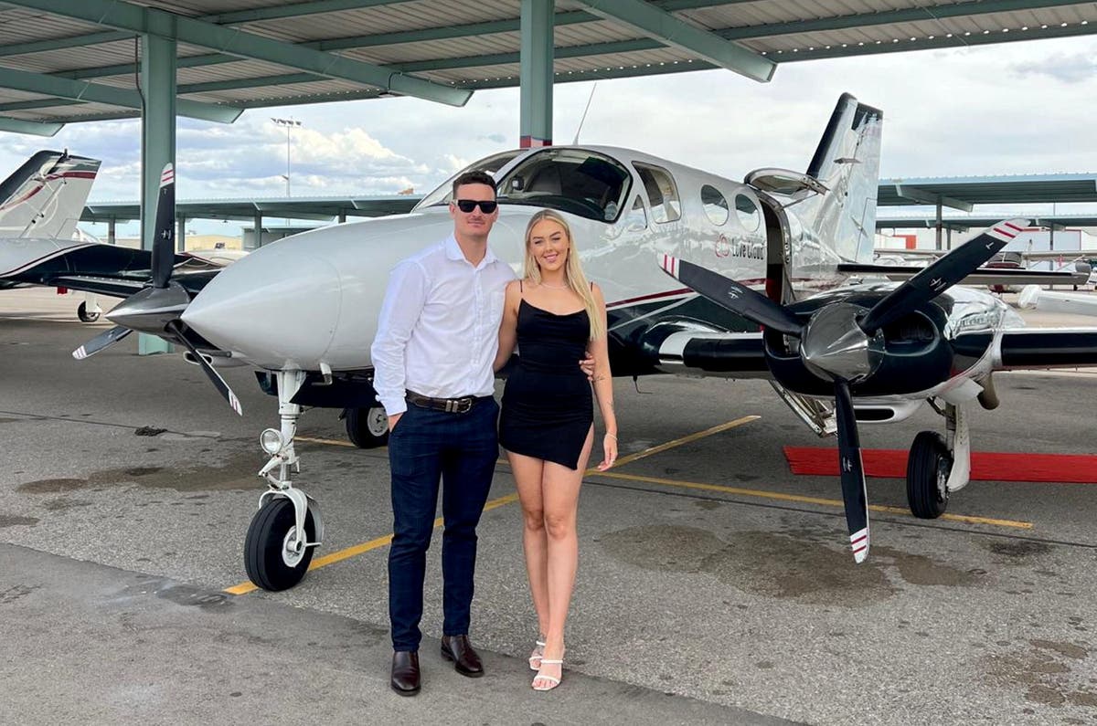 OnlyFans creators rent private jet so they can join the Mile High club(00)