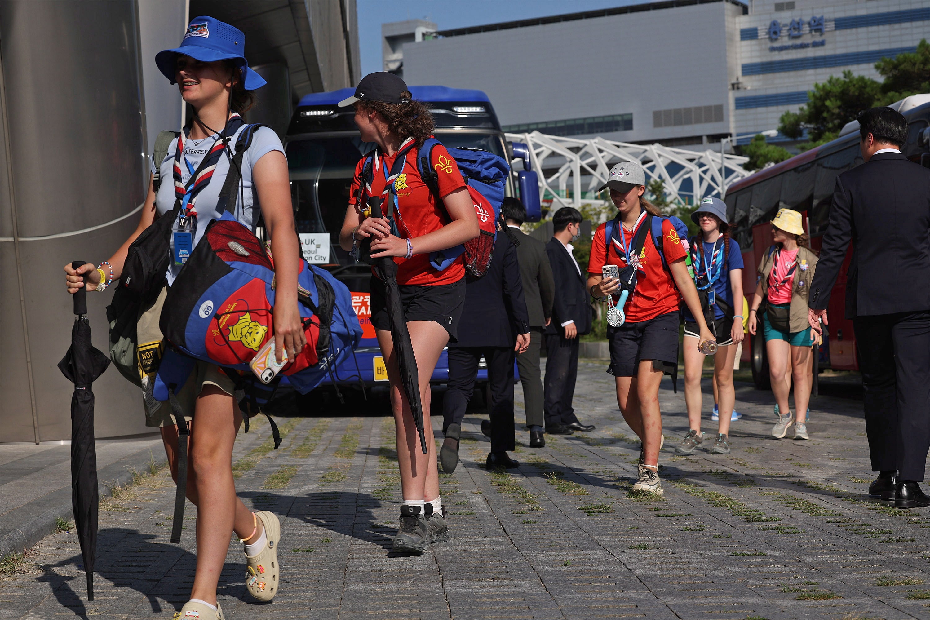 British Scouts arrive at a hotel in central Seoul, South Korea, 5 August 2023, after they withdrew from the campsite in the Saemangeum reclamation area hosting the World Scout Jamboree amid a heat wave