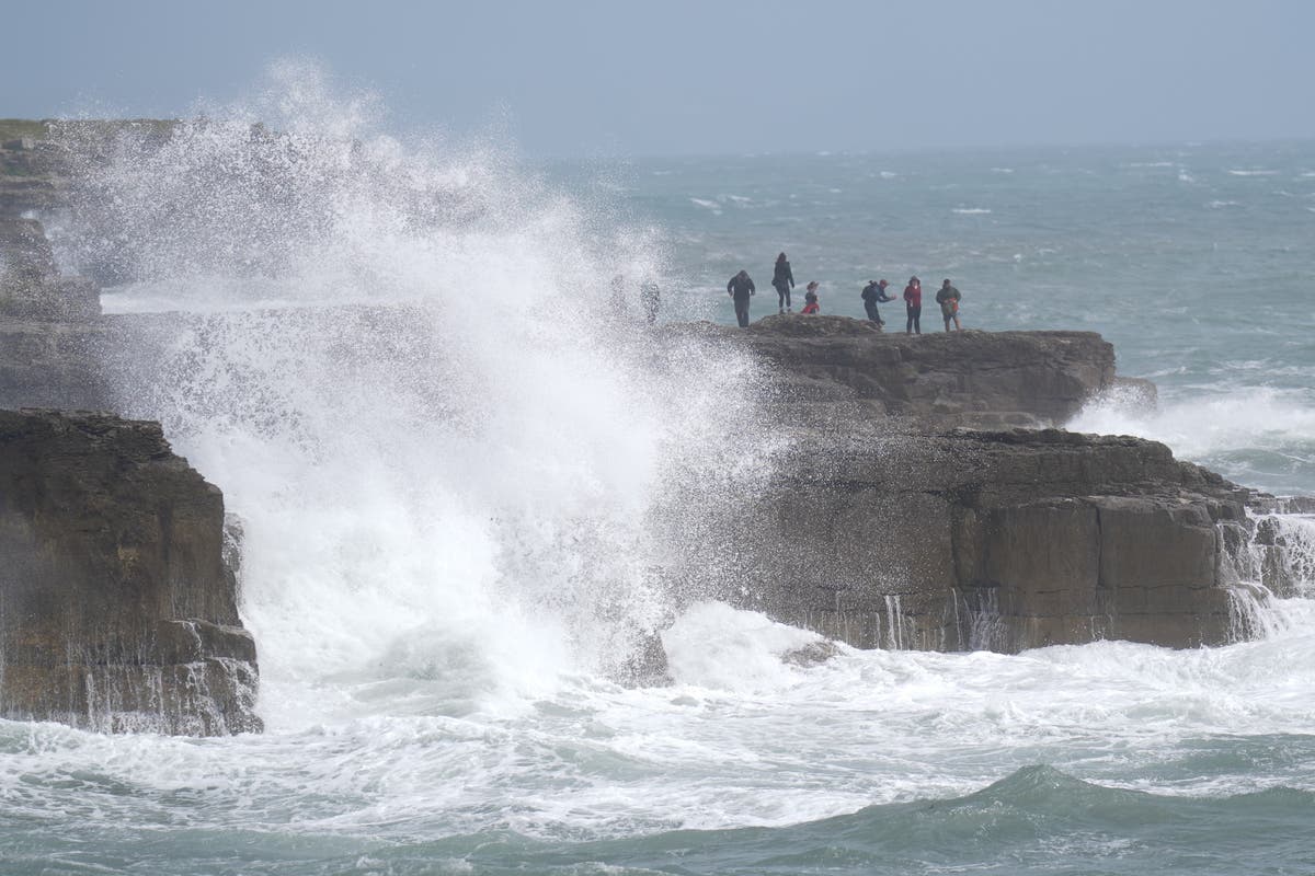 Storm Antoni hits UK with 78mph winds and heavy rain