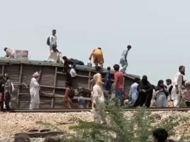 <p>Pakistan train derailment. Screengrab </p>