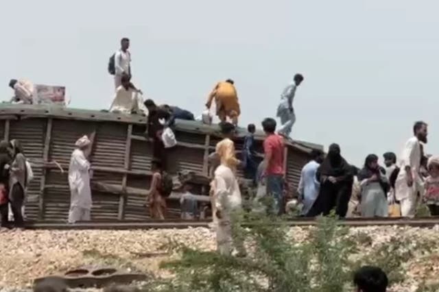 <p>Pakistan train derailment. Screengrab </p>