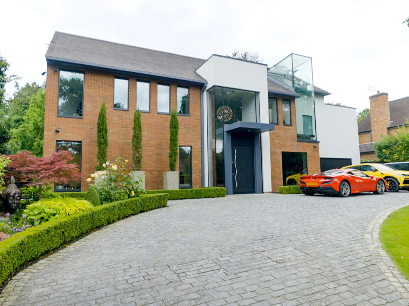 This property in Northwood is the perfect example of indoor/outdoor living.