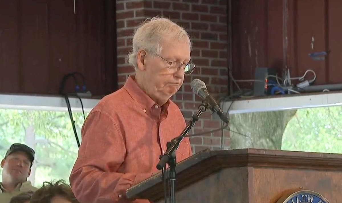 Mitch McConnell heckled at Kentucky event with chants of ‘retire’ after freezing episode Mitch McConnell heckled at Kentucky event with chants of ‘retire’ after freezing episode