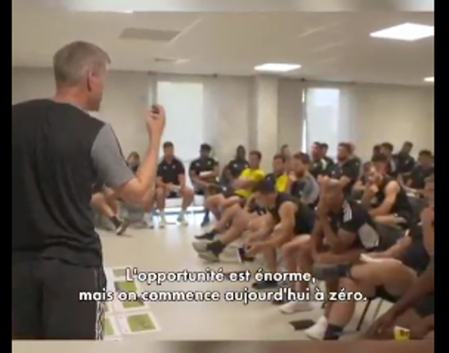 <p>Ronan O’Gara addresses his players with a passionate teamtalk</p>