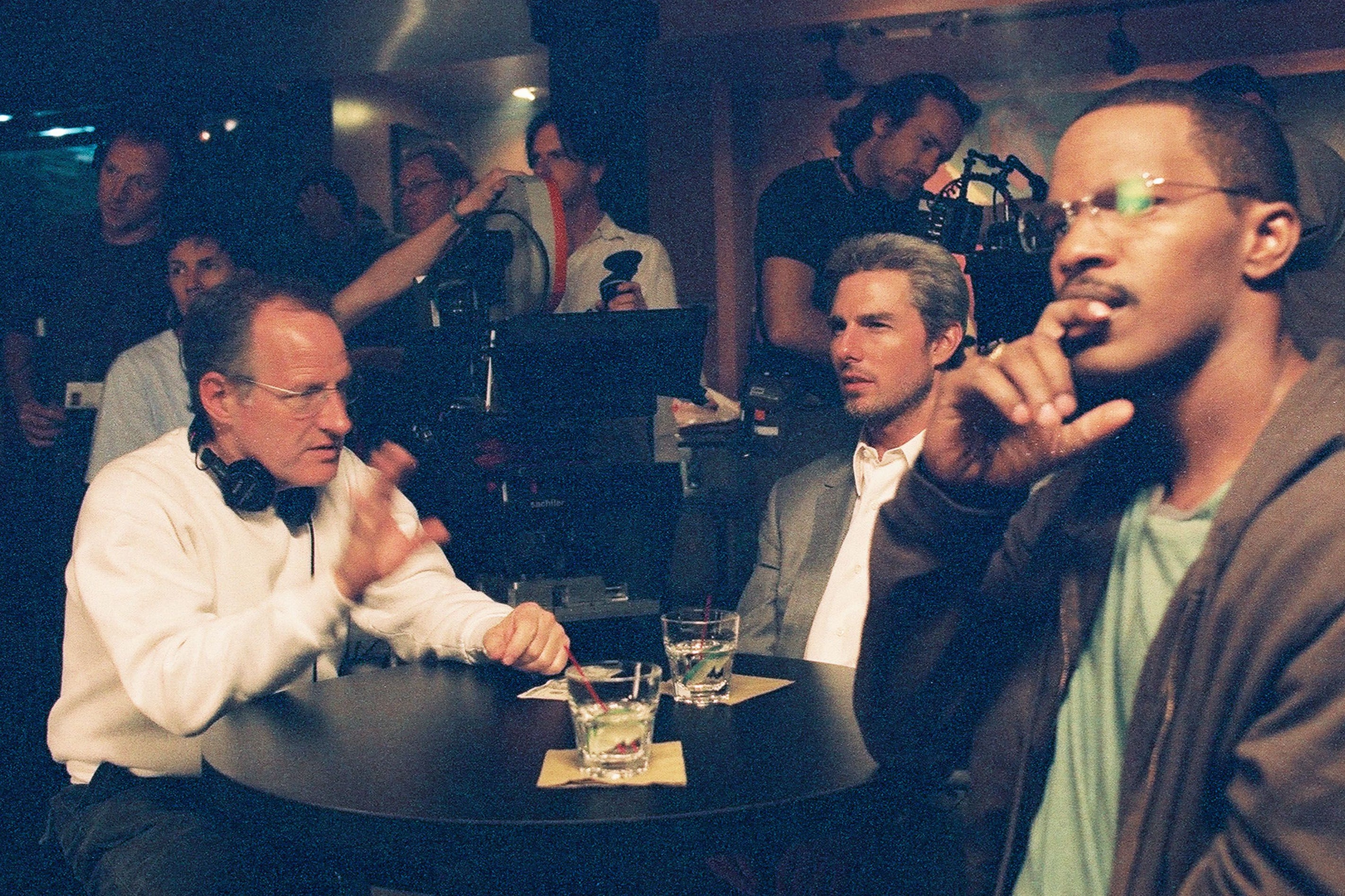 Michael Mann directs Tom Cruise and Jamie Foxx on the set of 2004’s ‘Collateral’
