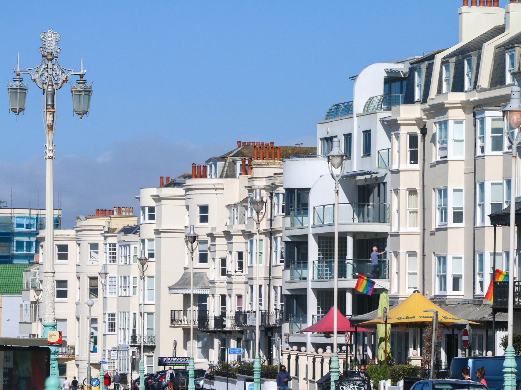 <p>Find yourself at Brighton seafront? Turn left </p>
