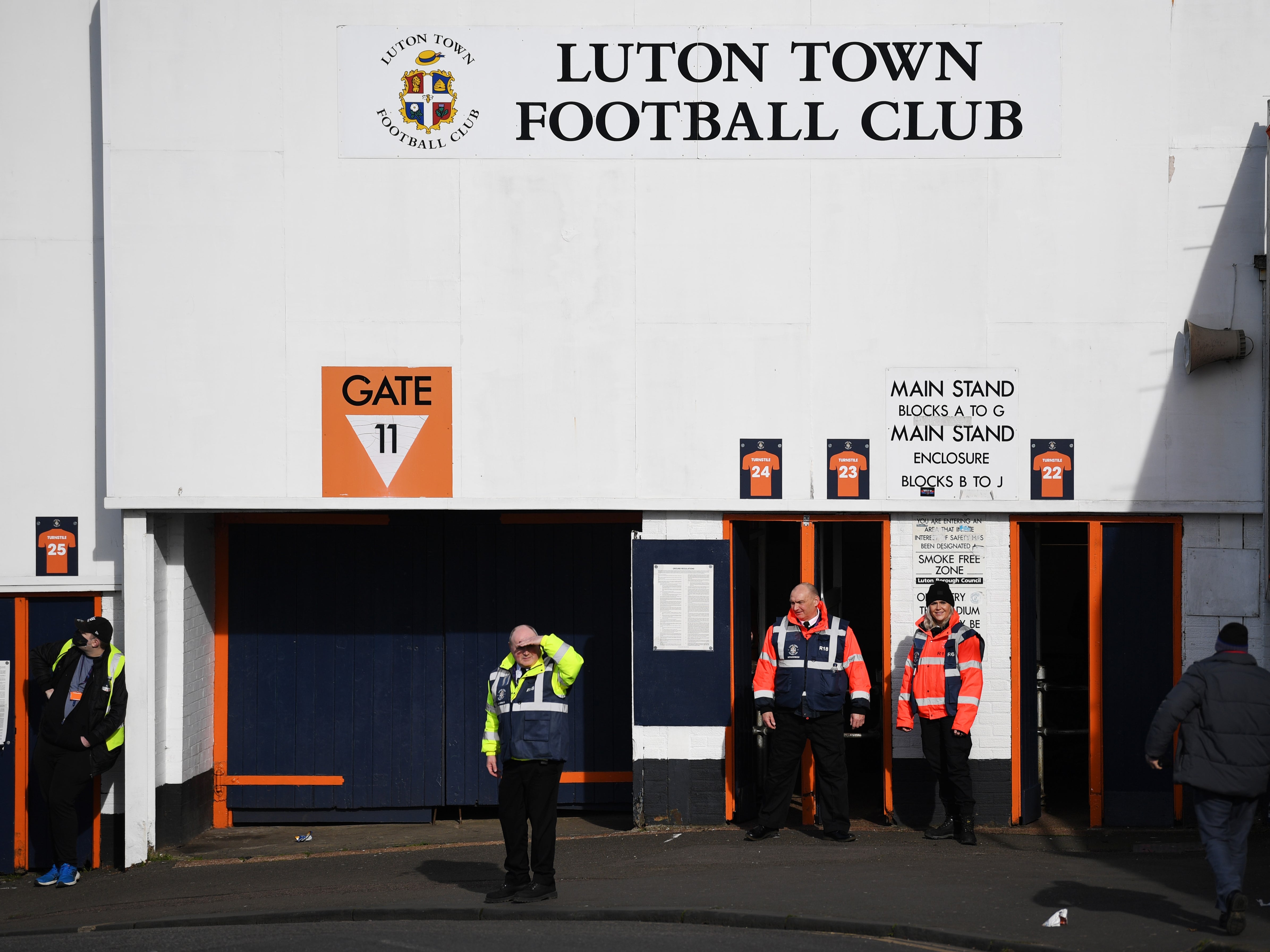 Luton Town adia estreia em casa contra o Burnley devido a obras no