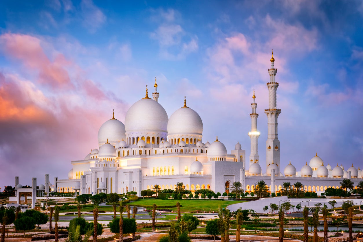 <p>The Sheikh Zayed Grand Mosque is an icon of the city </p>