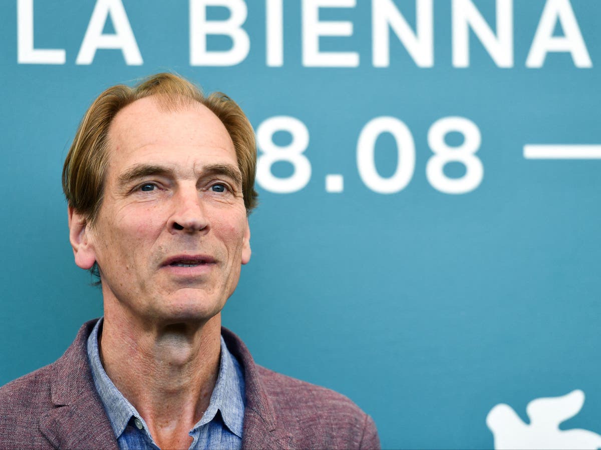Hikers who found Julian Sands recall discovering late actor&rsquo;s body